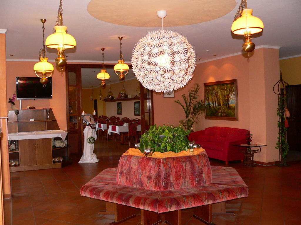Hotel Trebeltal Demmin Buitenkant foto